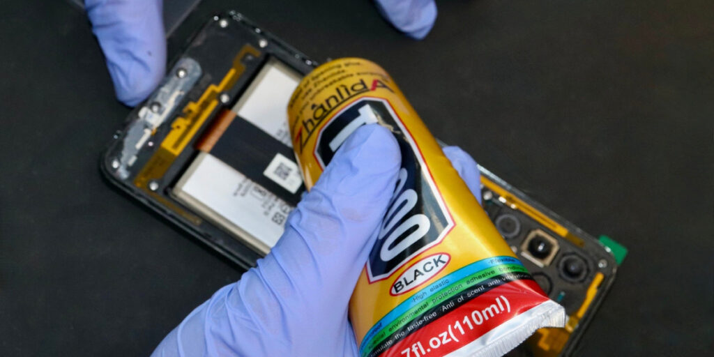 Pegamento para pantallas.